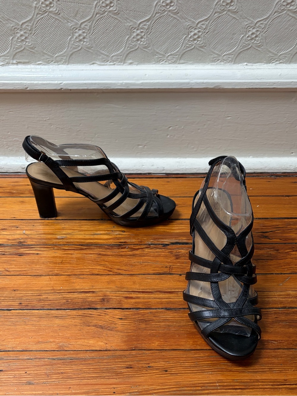 Naturalizer black heeled strappy sandals Size 8M